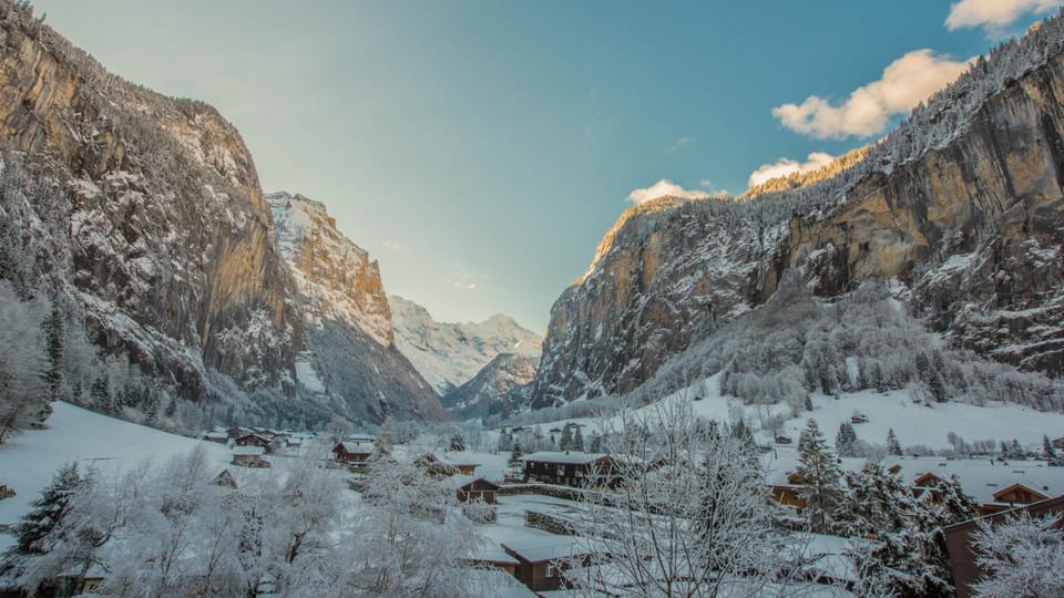 Neighbourhood, Natural landscape, Winter, Balcony/Terrace, On site, Landmark view, Mountain view, Sunrise