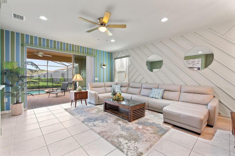 Stylish Cozy Family Getaway with Private Pool and Lake View House in Four Corners