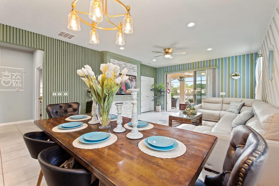 Stylish Cozy Family Getaway with Private Pool and Lake View House in Four Corners