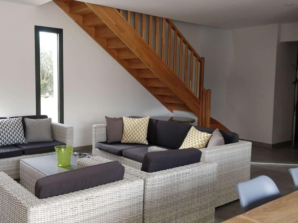 Villa 4 Suites avec Spa de Nage, Terrasse et Clim - Proche Centre Ruoms - FR-1-382-149 House in Provence-Alpes-Côte d'Azur