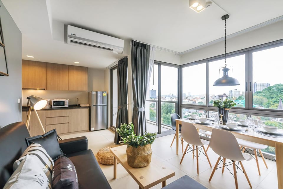 Living room, Seating area, Dining area, air conditioner