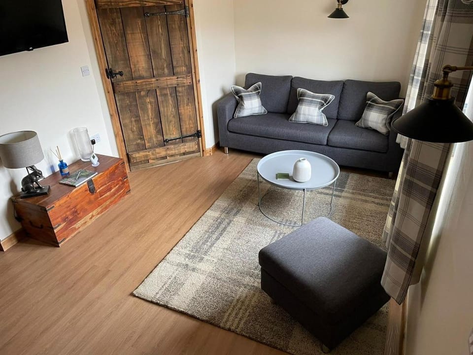 Buttercup Cottage at The Old Tractor Barn Apartment in Cherwell District