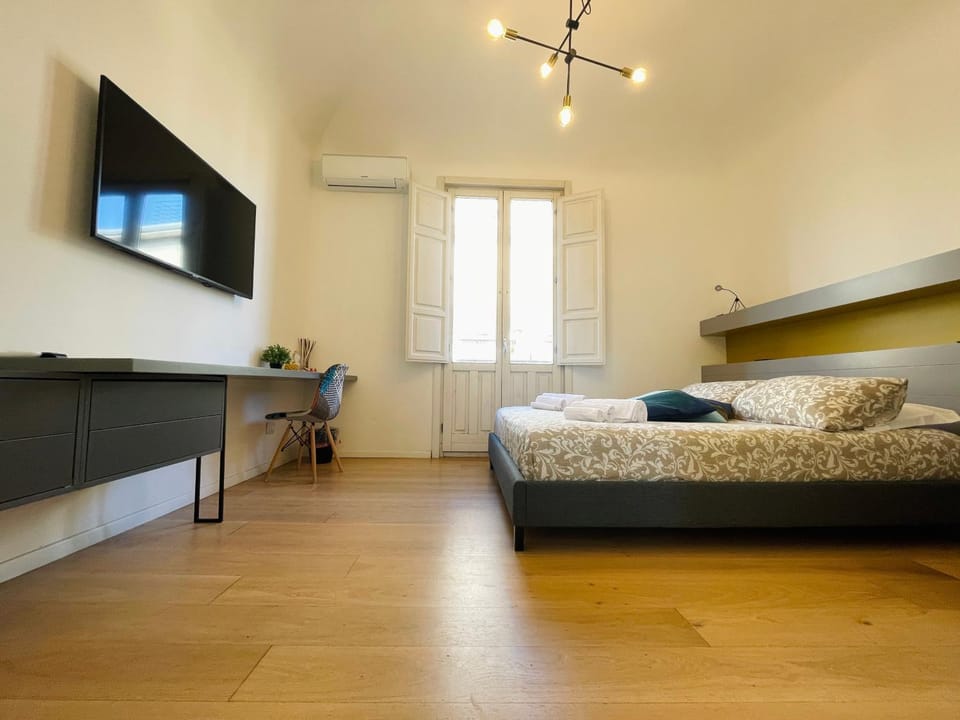 Bed, TV and multimedia, Balcony/Terrace, Photo of the whole room, Bedroom, minibar, soundproof, air conditioner