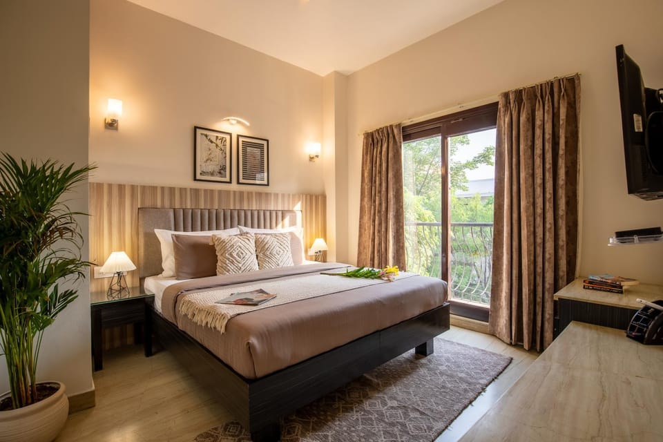 Bed, TV and multimedia, Photo of the whole room, Bedroom
