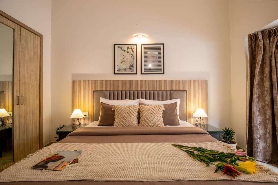 Bed, Decorative detail, Bedroom, wardrobe