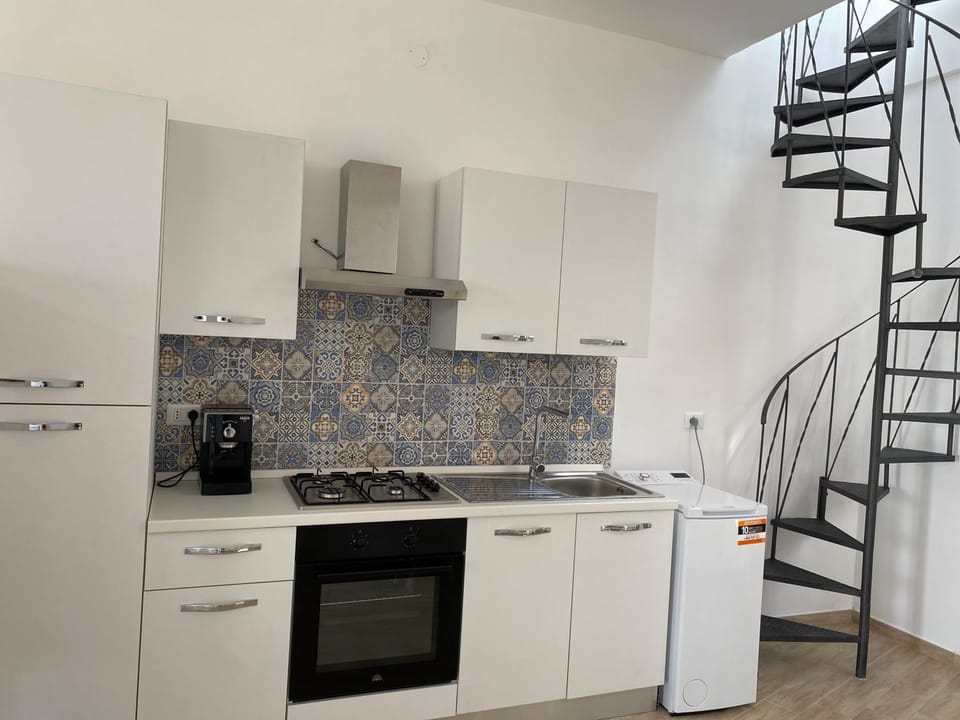 Coffee/tea facilities, Kitchen or kitchenette, pet friendly, stove