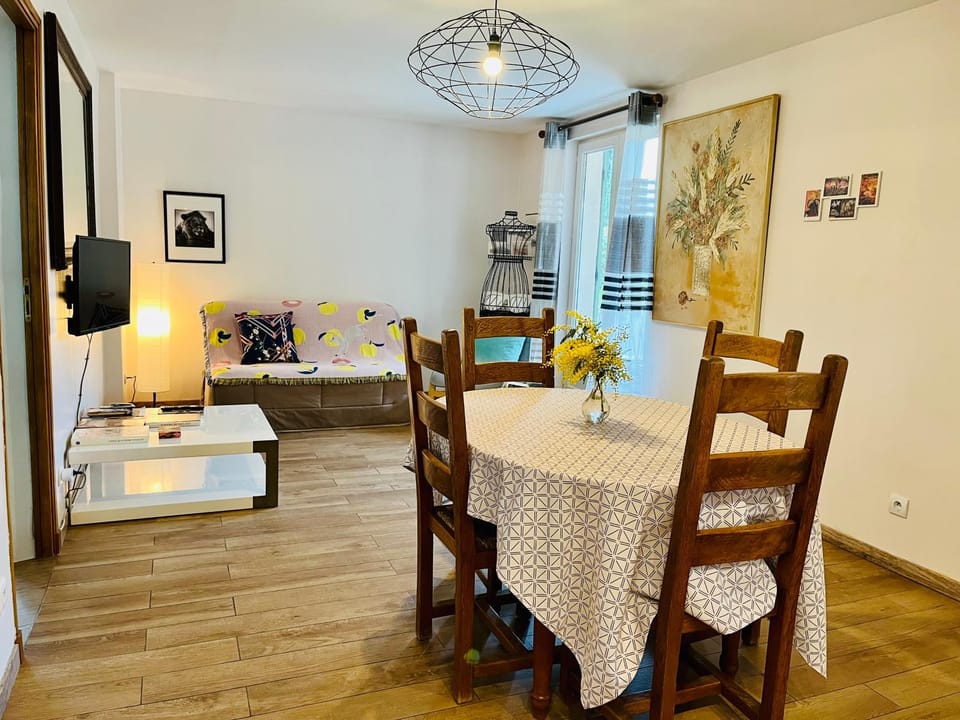 House with nice garden, downtown by walk Apartment in Provence-Alpes-Côte d'Azur