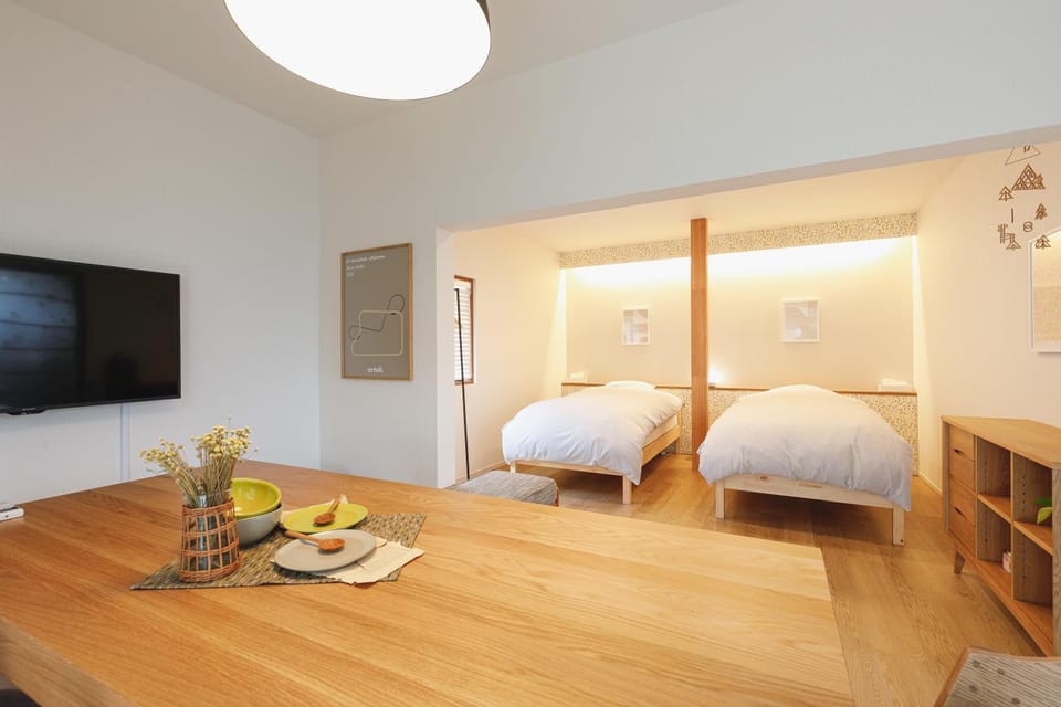 TV and multimedia, Photo of the whole room, Bedroom
