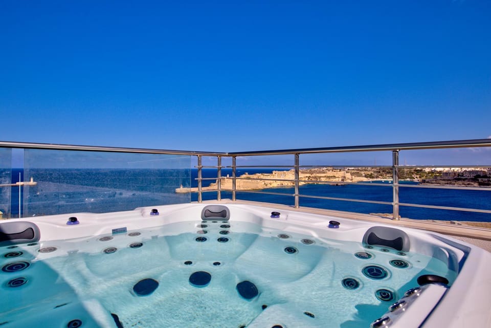 Day, Natural landscape, Hot Tub, Pool view, Sea view
