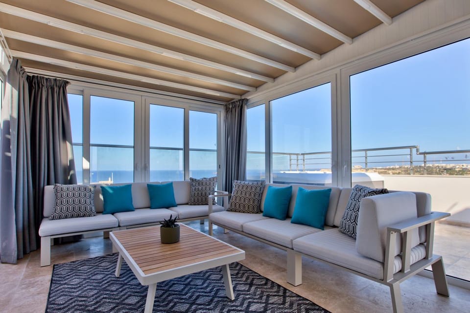 Patio, View (from property/room), Balcony/Terrace, Living room, Seating area, Sea view