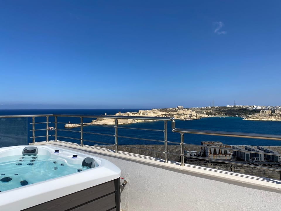 Hot Tub, View (from property/room), Balcony/Terrace, Pool view, Sea view, Swimming pool