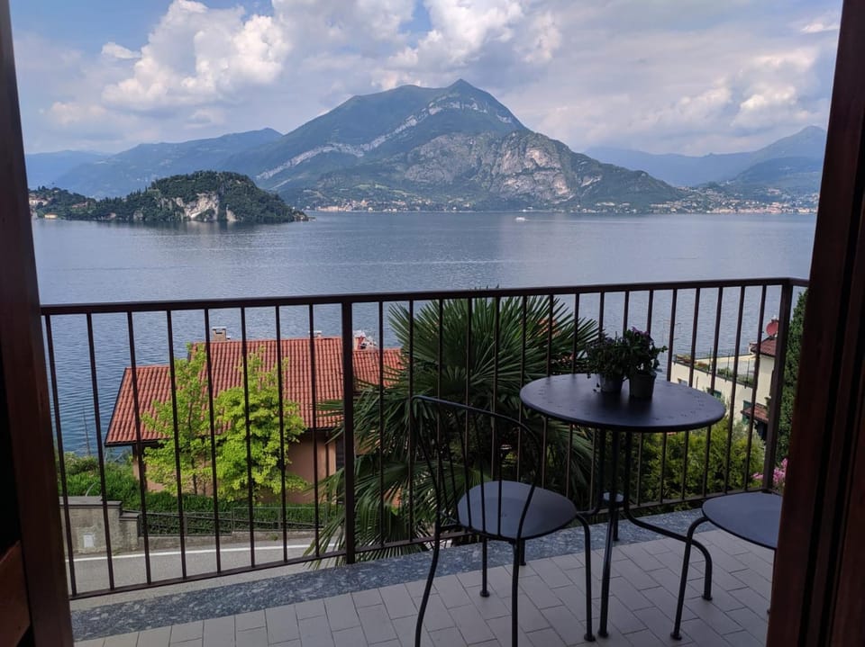 Balcony/Terrace, Lake view, Mountain view