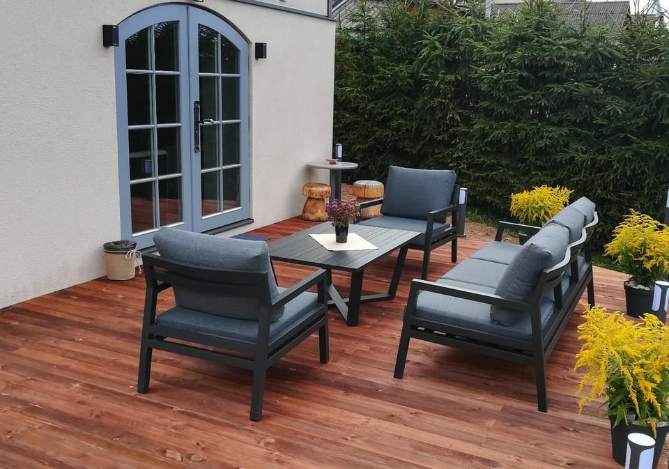 Property building, Garden, Balcony/Terrace