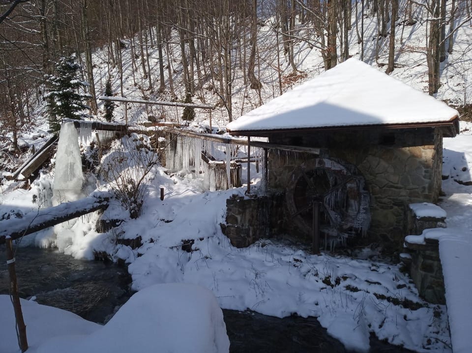 Nearby landmark, Winter