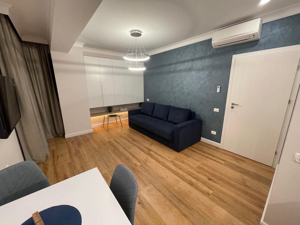 Communal lounge/ TV room, TV and multimedia, Living room, Dining area