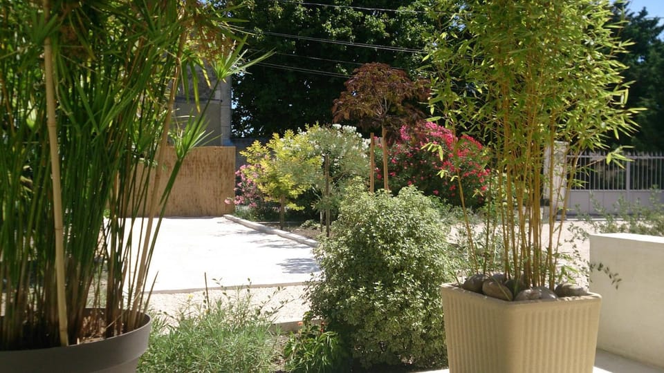 Garden view, Parking