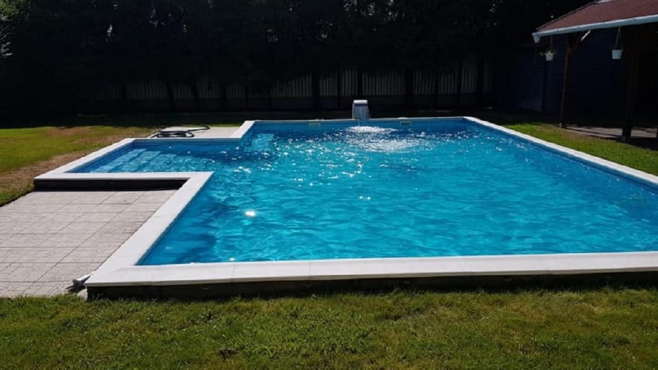 Swimming pool, Swimming pool