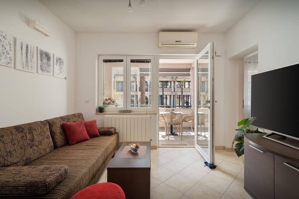 Stay in the heart of Poreč - 50m to the beach Apartment in Poreč