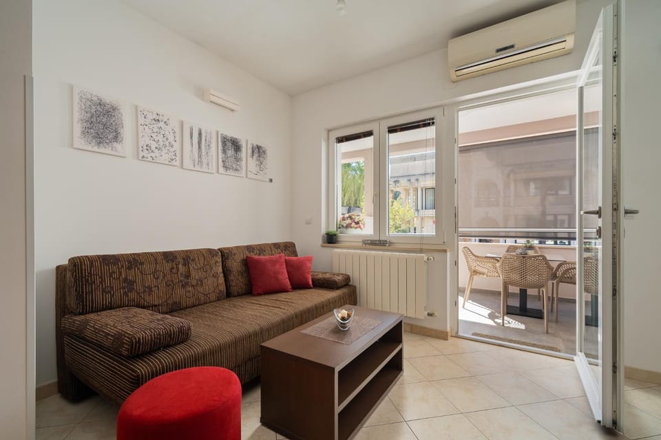 Stay in the heart of Poreč - 50m to the beach Apartment in Poreč