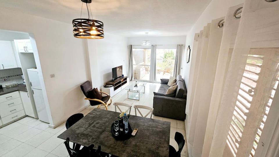 Day, Seating area