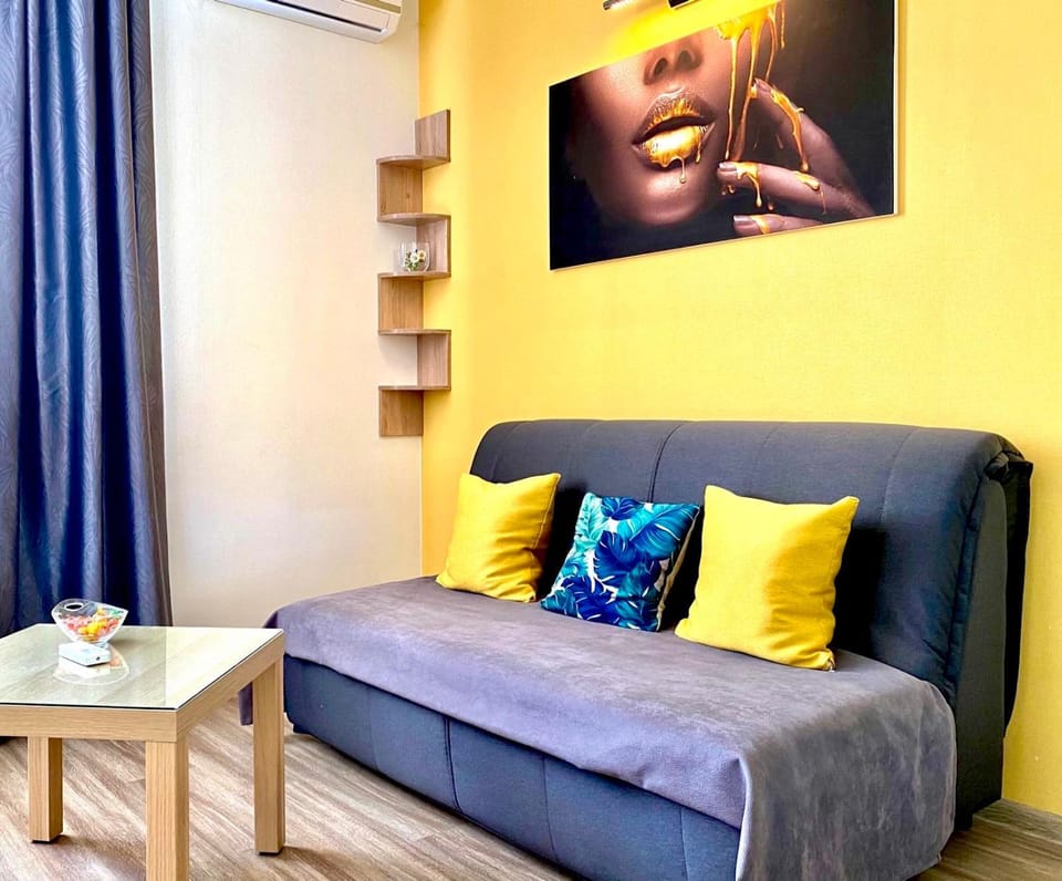 Grey&Yellow на Коцюбинського Apartment in Ukraine