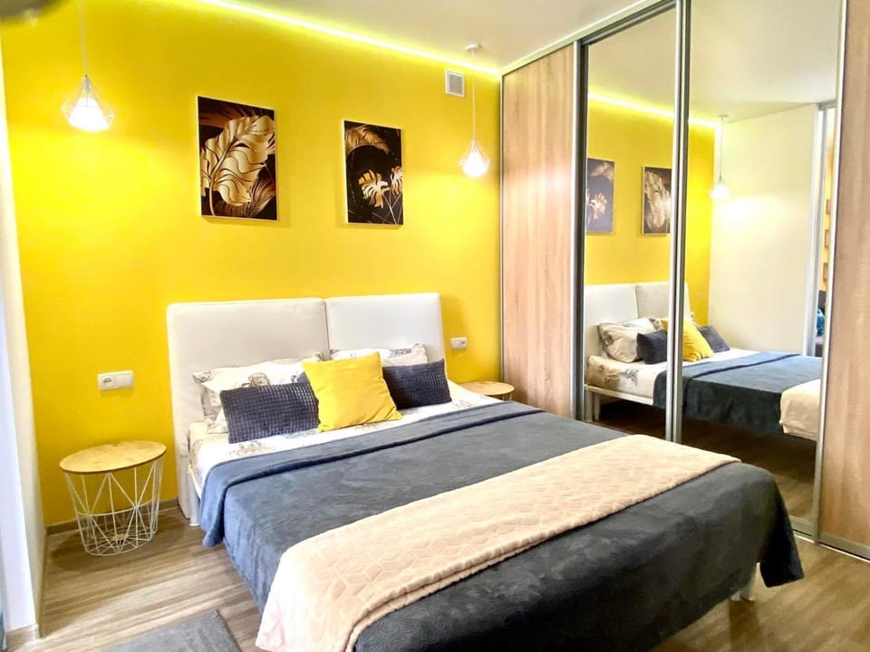 Grey&Yellow на Коцюбинського Apartment in Ukraine