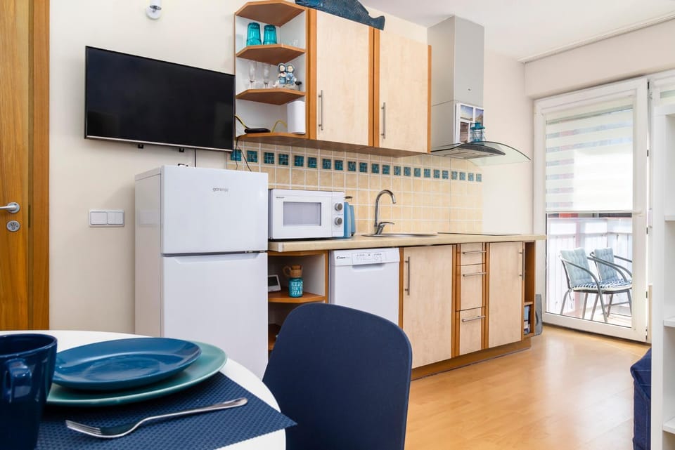 minibar, kitchen