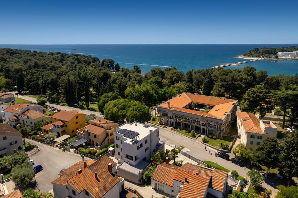 Stay in the very heart of Poreč - 50m to the beach Apartment in Poreč