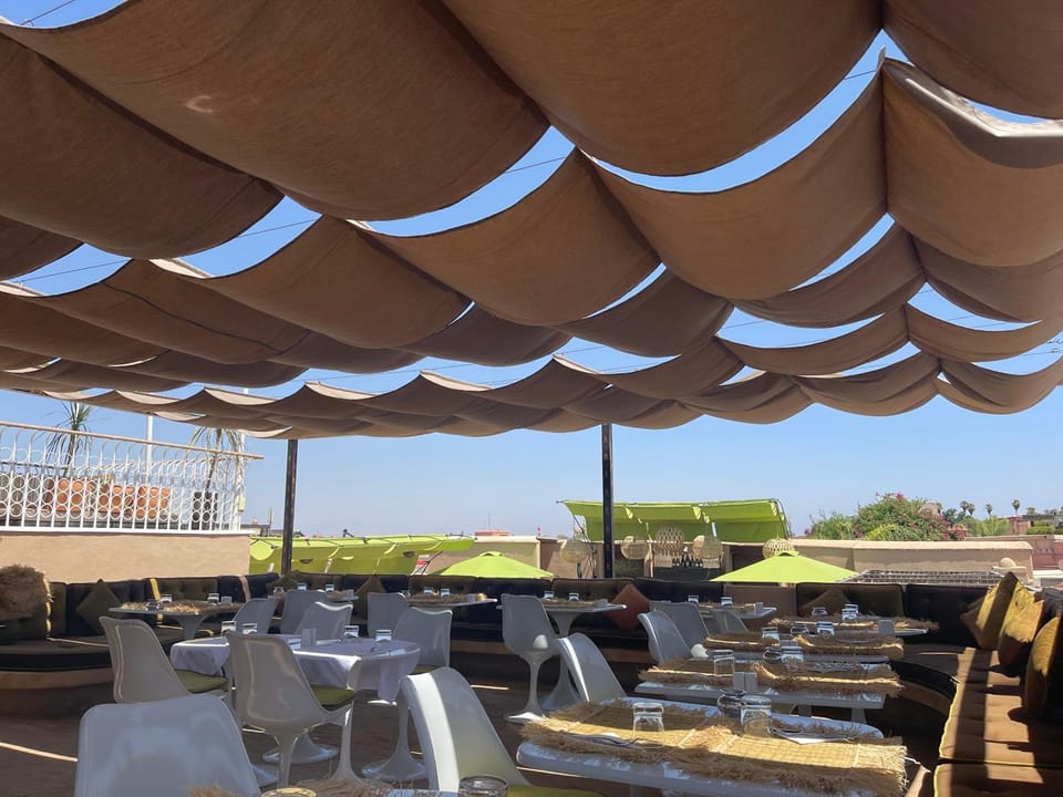 Restaurant/places to eat, Balcony/Terrace, City view