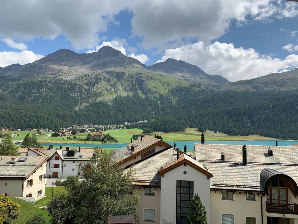 Neighbourhood, Summer, Mountain view