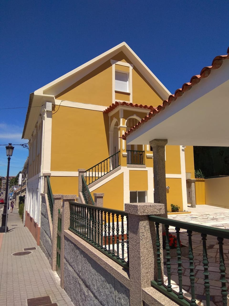 Facade/entrance