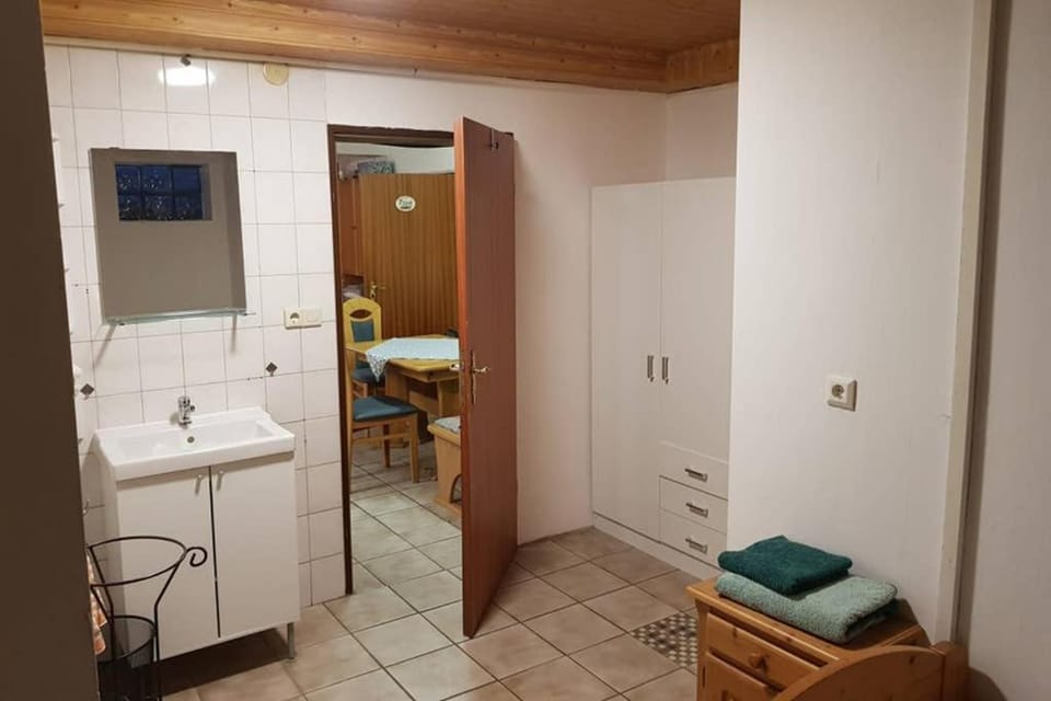 Ferienwohnung und Monteurwohnung mit großer begehbarer Dusche Apartment in North Rhine-Westphalia