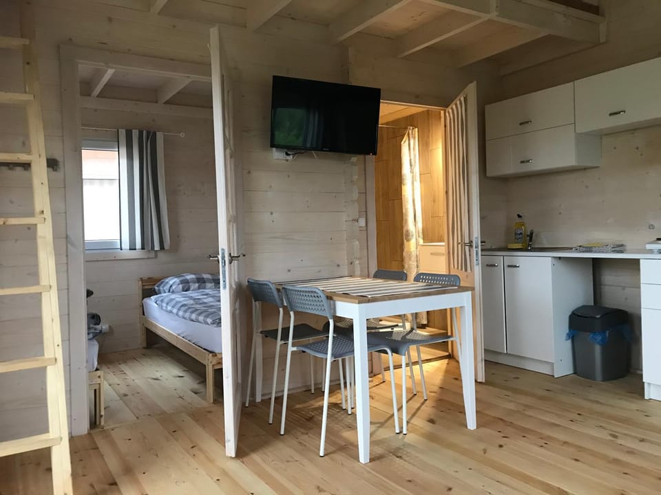 Domek letniskowy u Izy Campground/ 
RV Resort in Leba