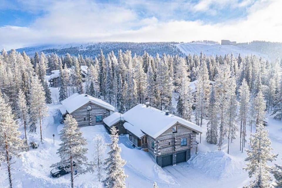 Property building, Nearby landmark, Day, Natural landscape, Bird's eye view, Winter, Mountain view