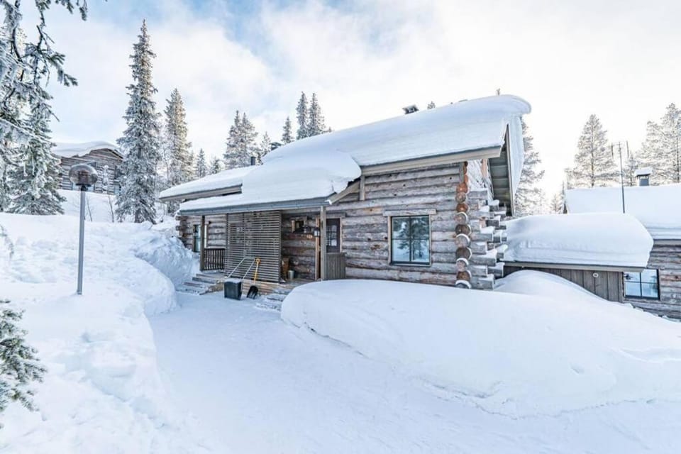 Property building, Facade/entrance, Day, Natural landscape, Winter, Balcony/Terrace