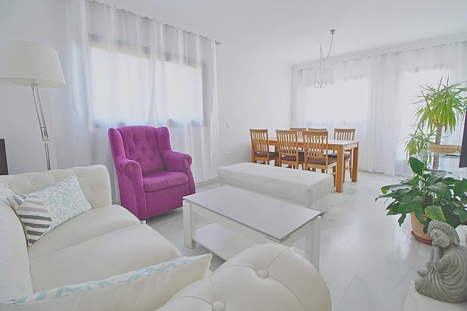 Communal lounge/ TV room, Dining area