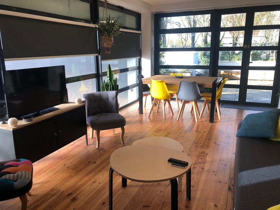 TV and multimedia, Living room, Dining area