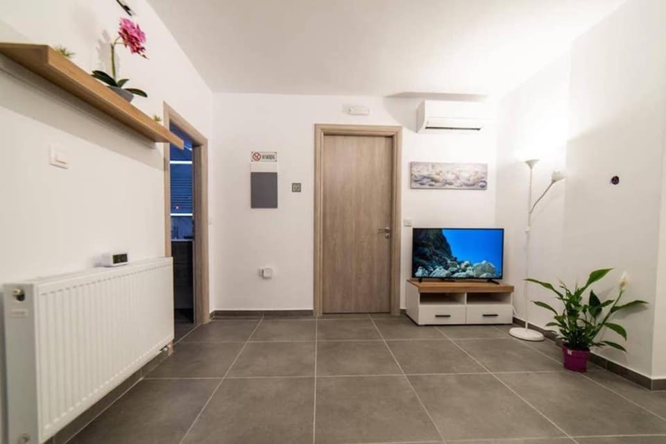Brand New Aprt with backyard in Lycabettus Hill ! Apartment in Athens