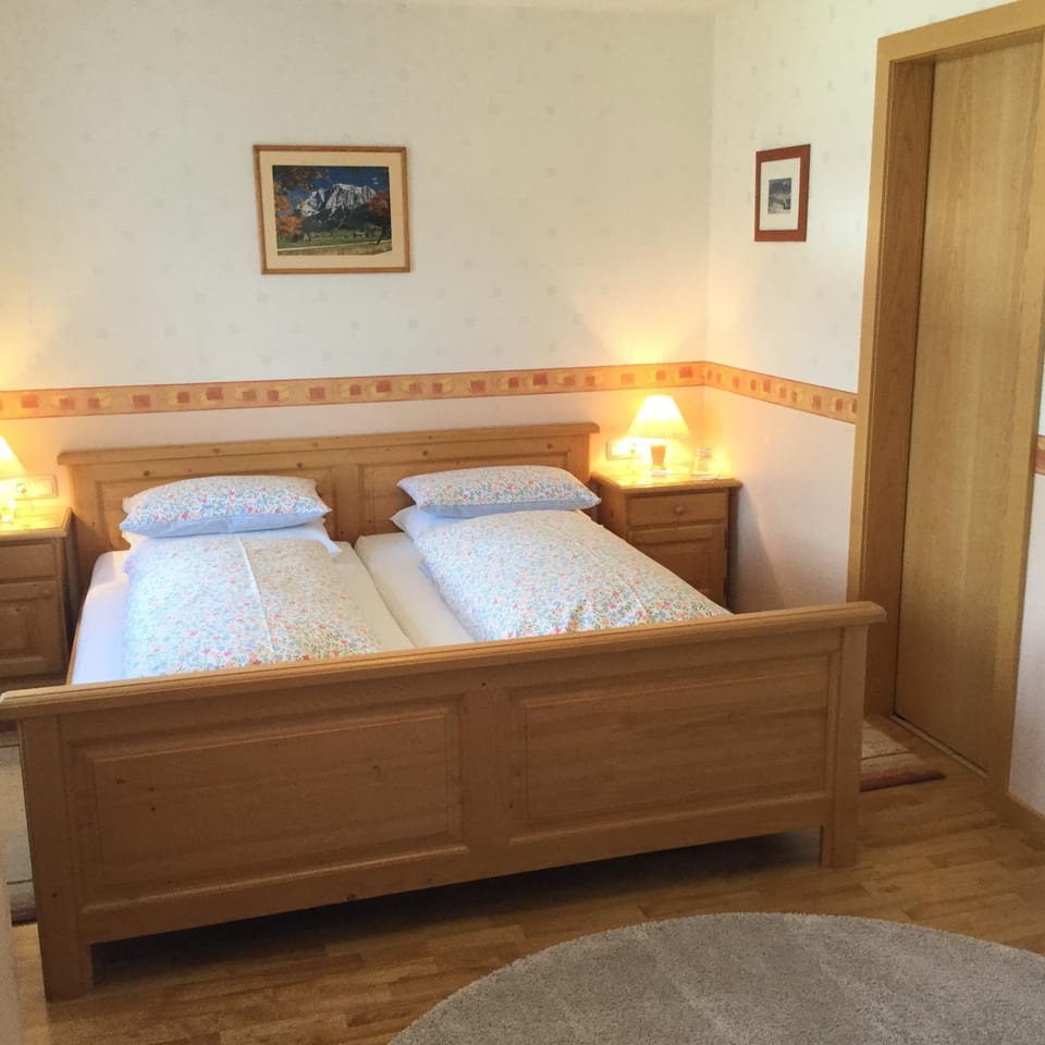 Haus Karl's Ruh Bed and Breakfast in Garmisch-Partenkirchen