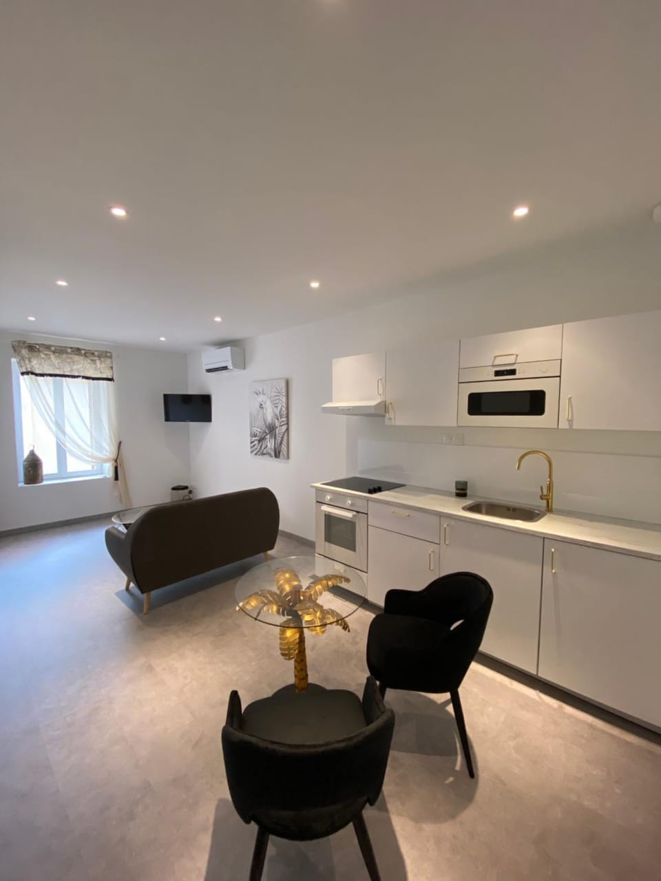 TV and multimedia, Kitchen or kitchenette, Living room, Dining area