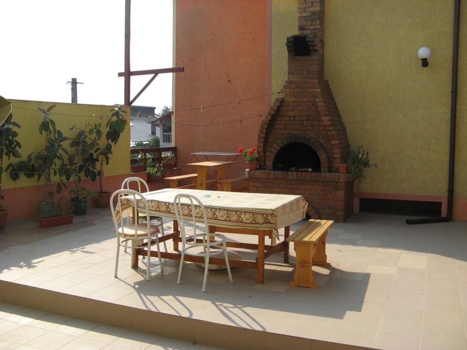 BBQ facilities, Balcony/Terrace, Seating area, Dining area