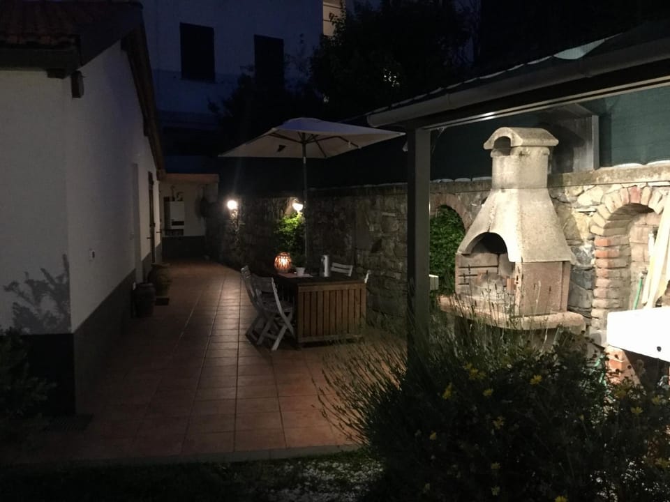 Patio, Night, BBQ facilities