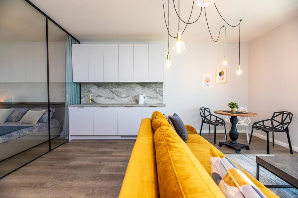 Coffee/tea facilities, Kitchen or kitchenette, Living room, Seating area, Dining area