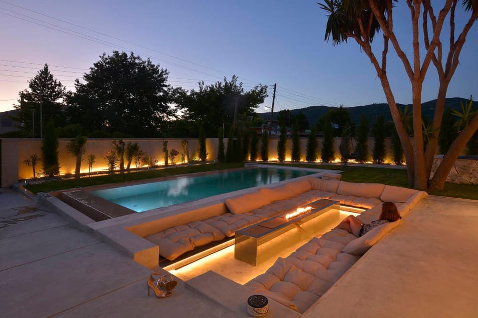 Garden, Seating area, Swimming pool, Swimming pool