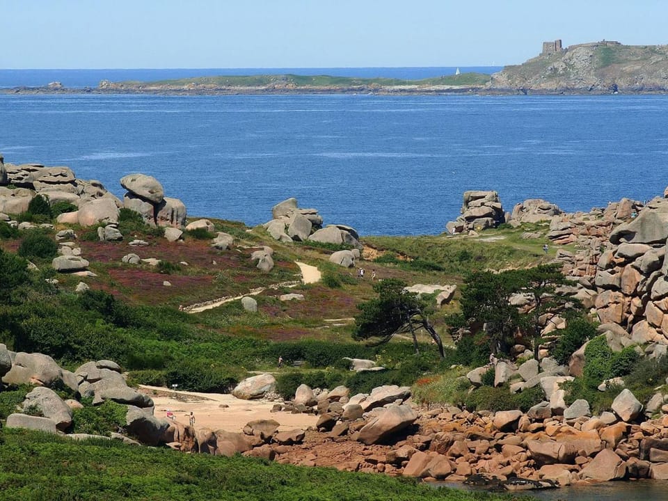Maison bretonne de charme rénovée, WiFi gratuit, à 200m du centre de Perros-Guirec, plages à 800m - FR-1-368-249 House in Perros-Guirec