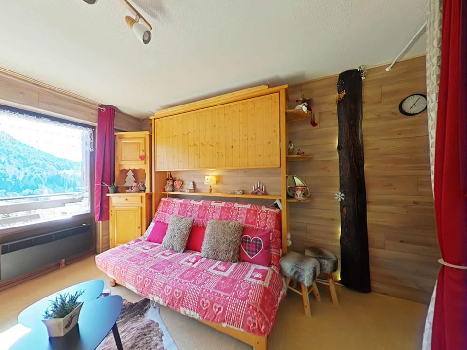 Studio 4 Pers. avec Balcon Sud, Parking et Navette - Le Grand-Bornand - FR-1-241-221 Apartment in Le Grand-Bornand