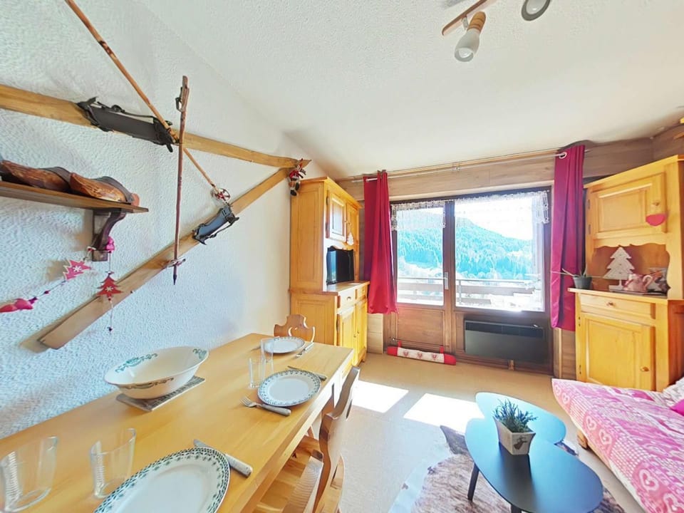 Studio 4 Pers. avec Balcon Sud, Parking et Navette - Le Grand-Bornand - FR-1-241-221 Apartment in Le Grand-Bornand