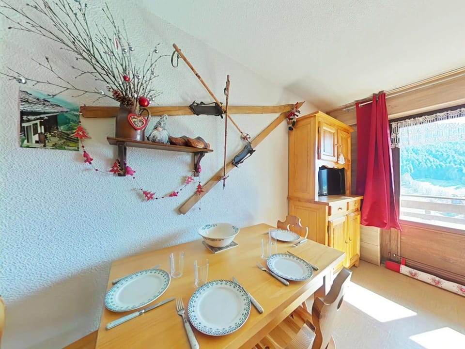 Studio 4 Pers. avec Balcon Sud, Parking et Navette - Le Grand-Bornand - FR-1-241-221 Apartment in Le Grand-Bornand