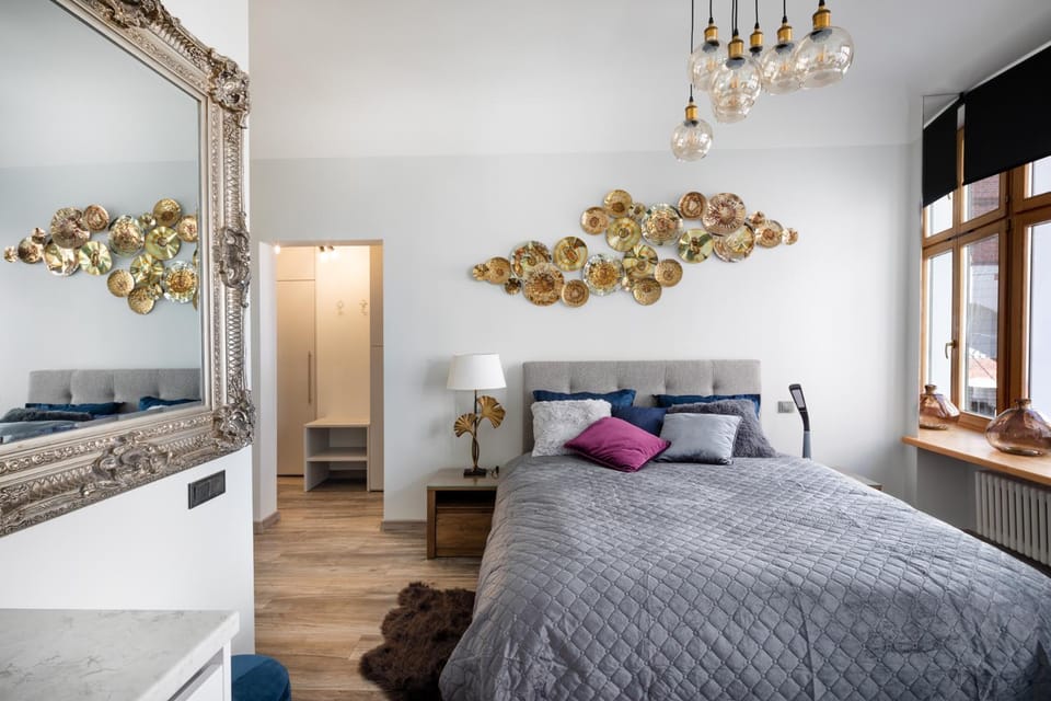 Art Design King Bed Studio Apartment In Old Town Apartment in Riga