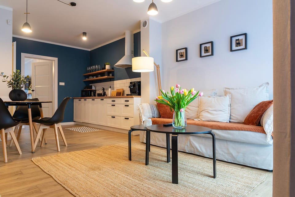 Kitchen or kitchenette, Living room, Seating area, Dining area